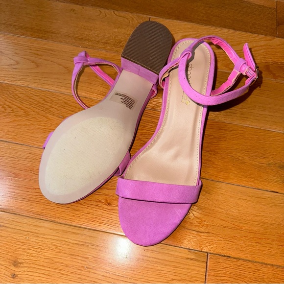 SHOEDAZZLE Sandals - Picture 2 of 6